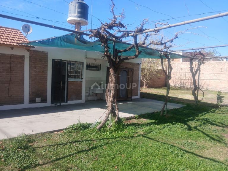 Maipu Sarmiento y Variate