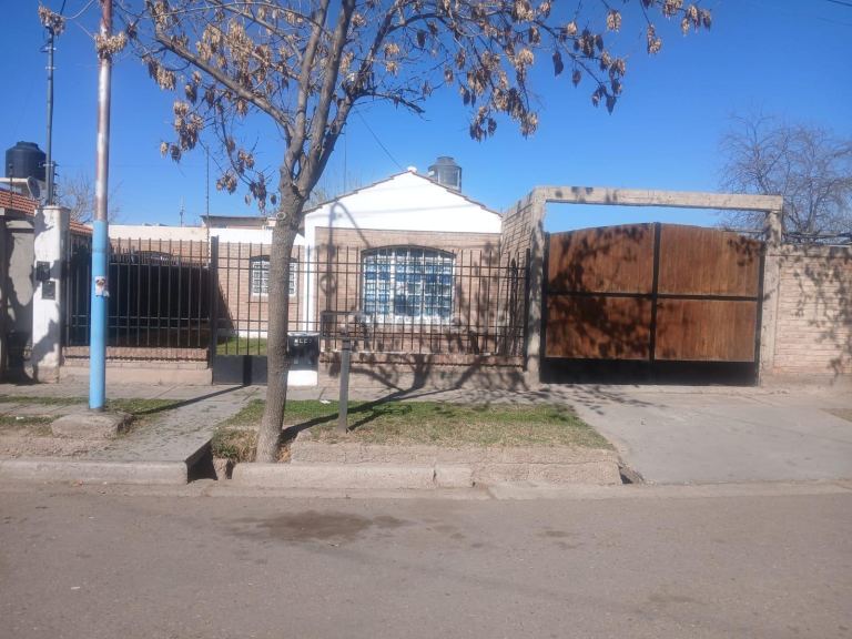 Maipu Sarmiento y Variate