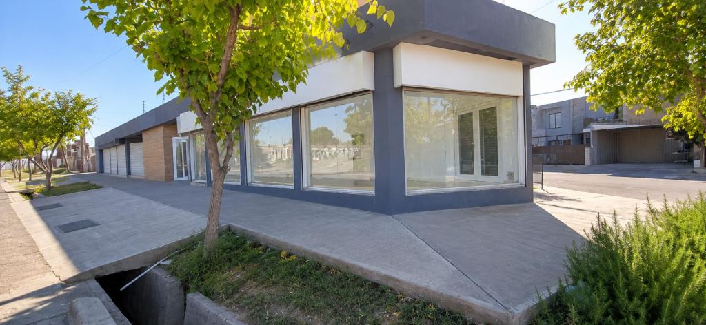 Alquiler Local comercial  en Paso y Fangio