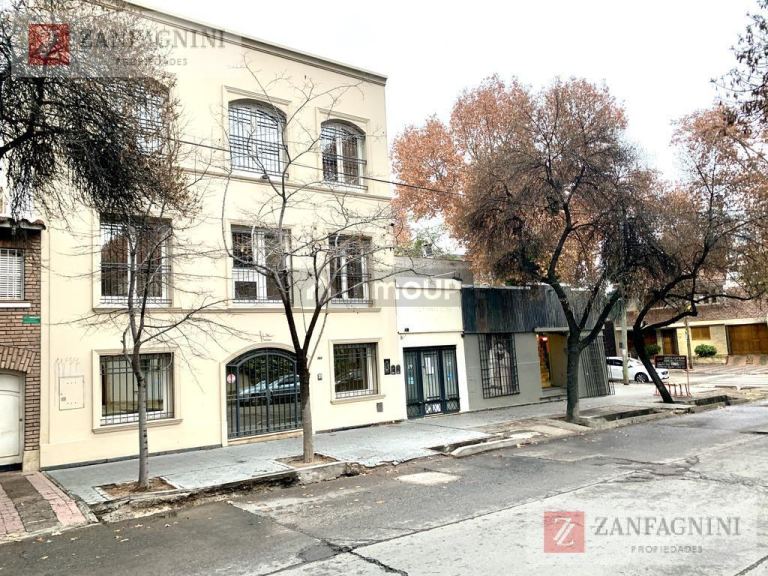 Oficina en Alquiler en Capital, Mendoza - USD 2.500 | Inmoup - 24