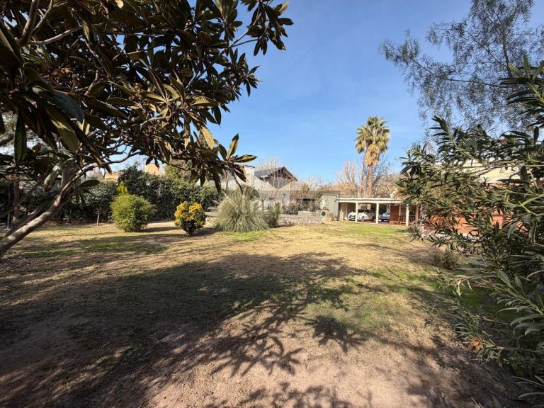 Casa en Venta en Guaymallen, Mendoza - USD 200.000 | Inmoup - 24