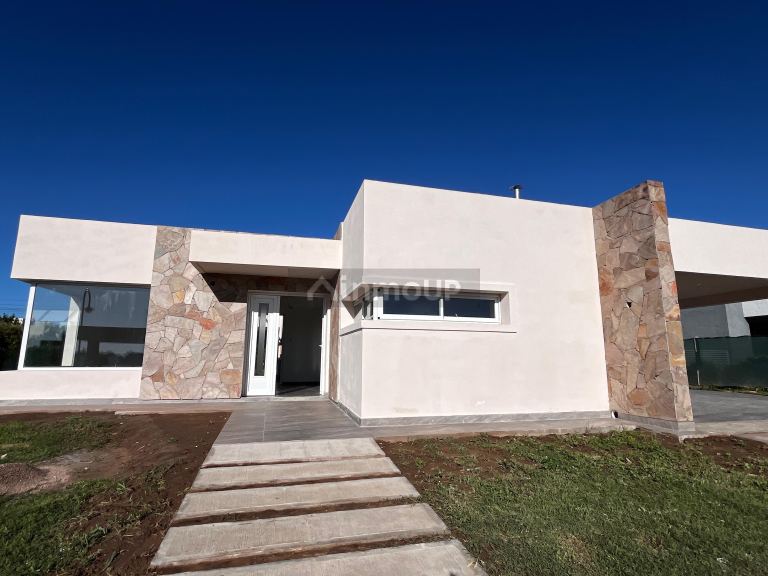 Casa en Venta en Juana Koslay, San Luis