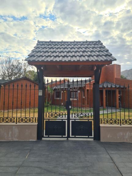Casa en Venta en Juana Koslay, San Luis