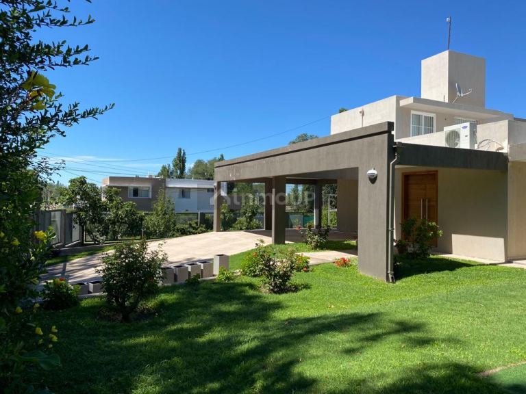 Casa en Venta en Juana Koslay, San Luis