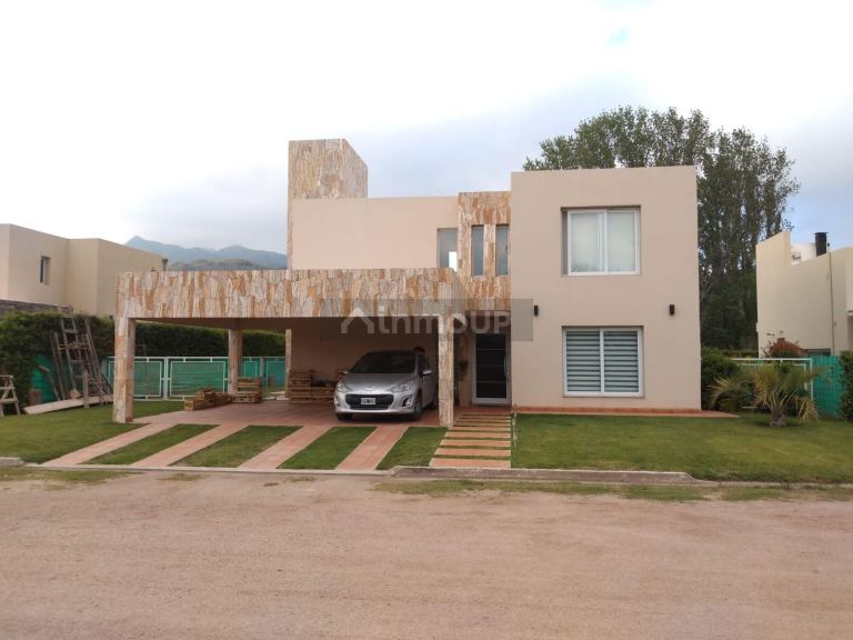 Casa en Venta en Juana Koslay, San Luis