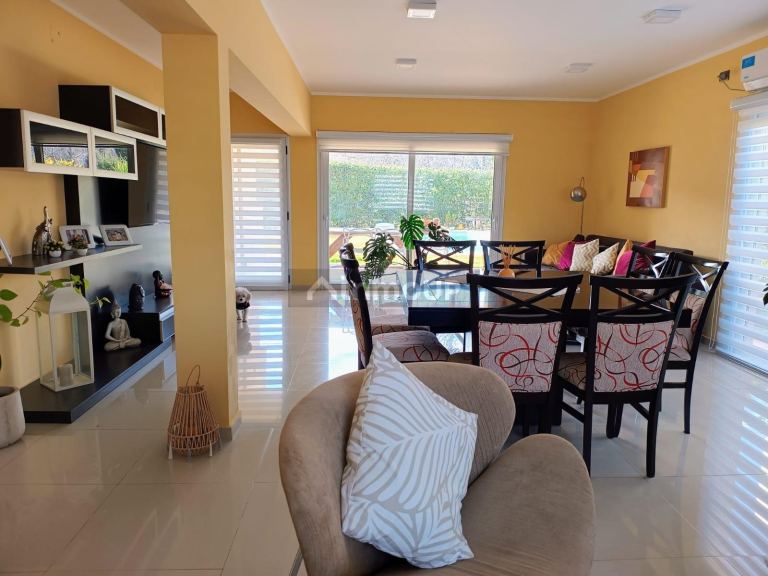 Casa en Venta en Juana Koslay, San Luis