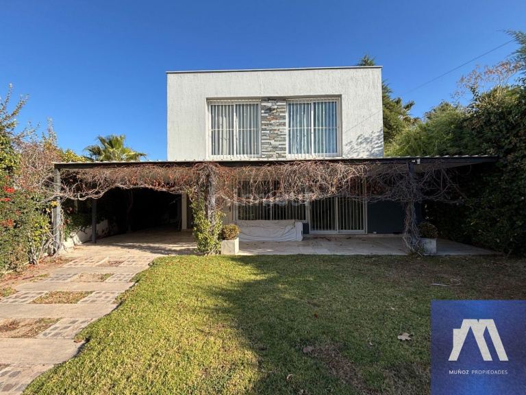 Casa en Venta en Lujan de Cuyo, Mendoza - USD 215.000 | Inmoup - 24