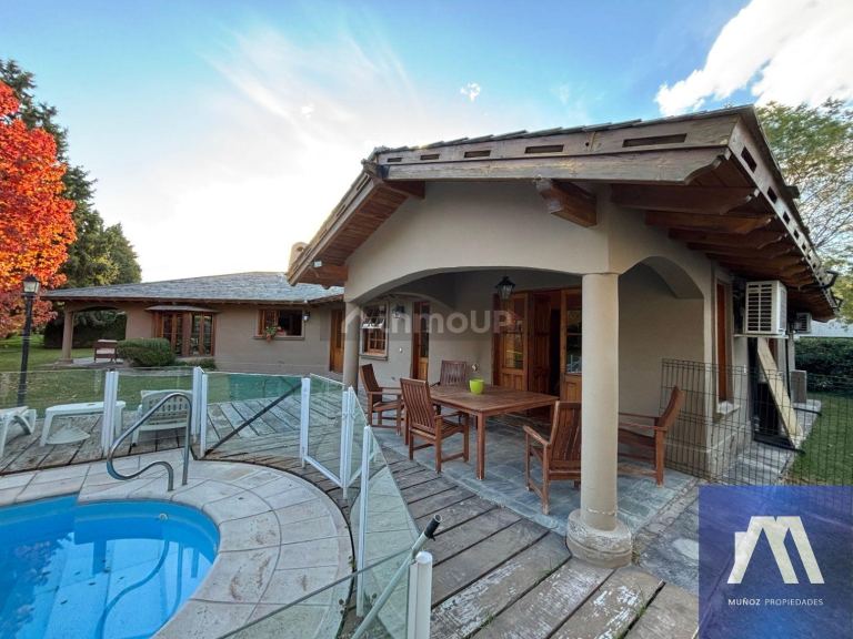 Casa en Venta en Guaymallen, Mendoza - USD 350.000 | Inmoup - 24