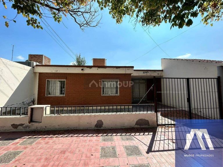Lujan de Cuyo Cdro.Rivadavia 648, Luján de Cuyo, Provincia de Mendoza, Argentina