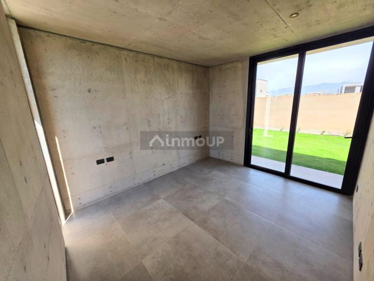 Casa en Venta en Lujan de Cuyo, Mendoza - USD 380.000 | Inmoup - 24