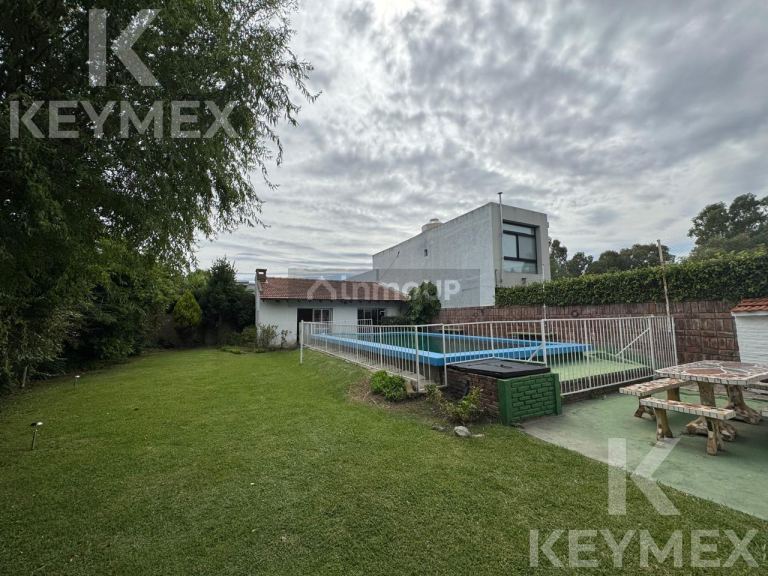 Casa en Venta en Ensenada, G.B.A. Zona Sur