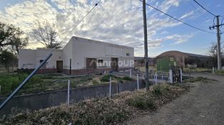 San Rafael Gran finca ( con casa y galpones ) / Luis Tirasso y Luna