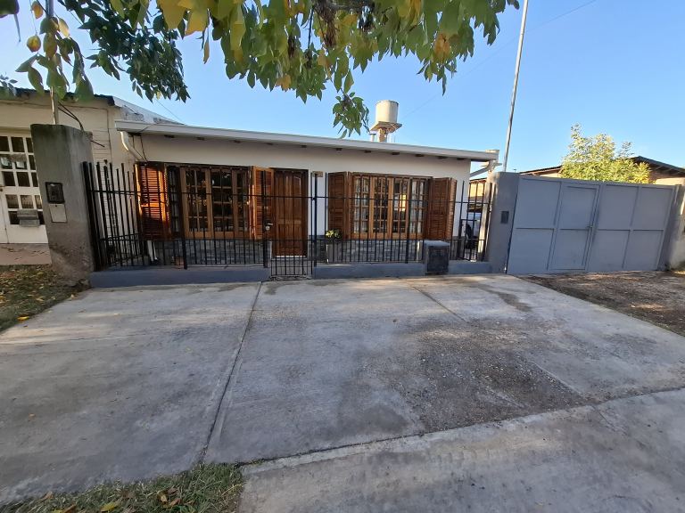 Dinámica, cómoda y funcional casa (con depto incluido) en San Rafael