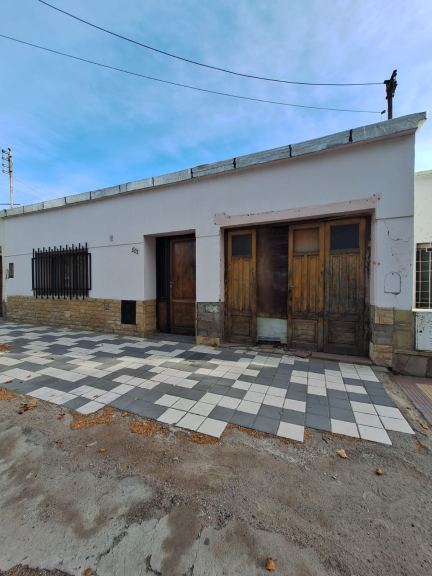 Propiedad ( se vende como terreno ) en un punto estratégico de Godoy Cruz