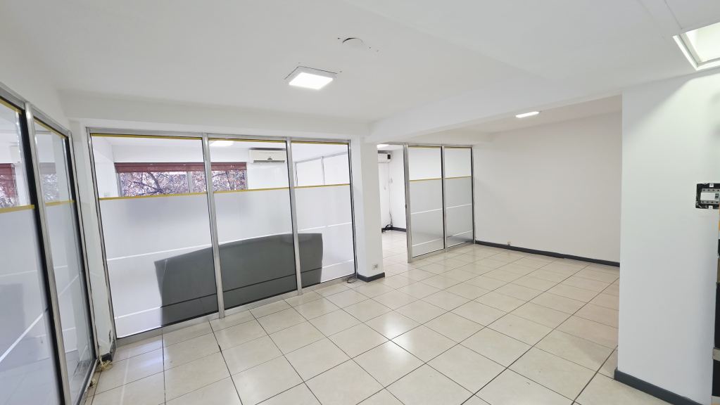 atractiva oficina en pleno Centro de Mendoza
