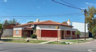 San Rafael Funcional casa, Los Franceses N° 1601 esquina Benielli