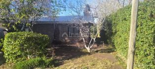 Maipu Gran salón + casa, depto y amplio terreno.