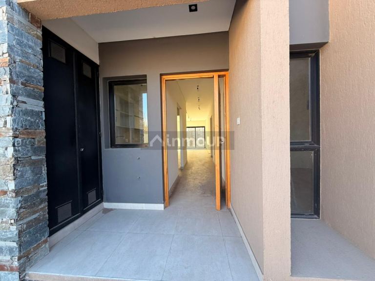 Guaymallen Notable casa a estrenar / B° Sol Andino III
