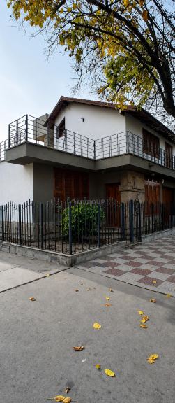 Guaymallen Destacada casa/ Villa Nueva, Guaymallen / Jacinto Benavente N°3732