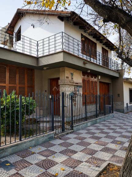 Guaymallen Destacada casa/ Villa Nueva, Guaymallen / Jacinto Benavente N°3732