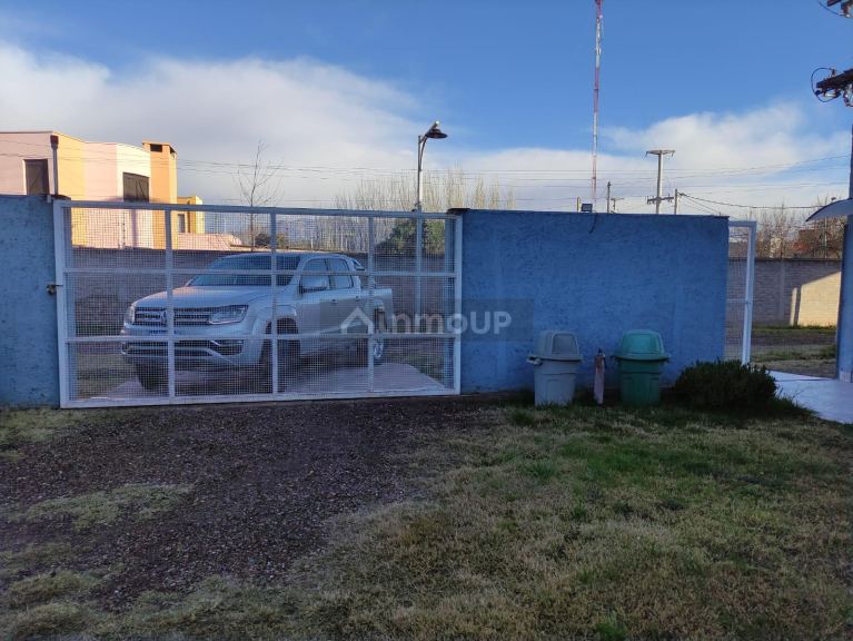 Lujan de Cuyo Conjunto de cinco departamentos / Cipolletti N°182