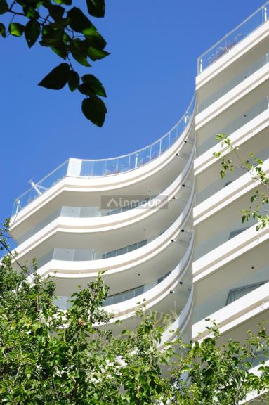 Godoy Cruz Notable depto / Edificio El Bosque / Yrigoyen 148 8°
