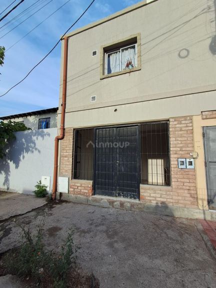 Las Heras Practico departamento/ España N° 1305 ( esquina Espejo ).