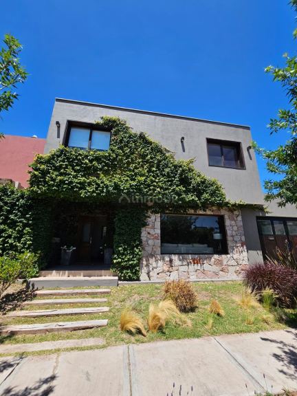 Casa en Venta en Guaymallen, Mendoza