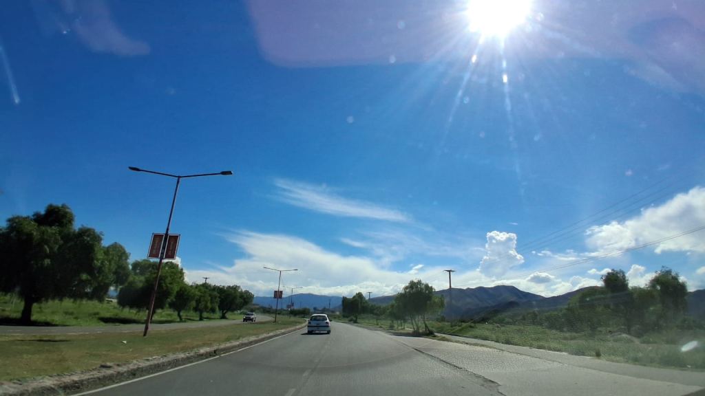 Casa Venta B° La Bastilla - Construcción Eficiente y Gran Quincho de 40m²