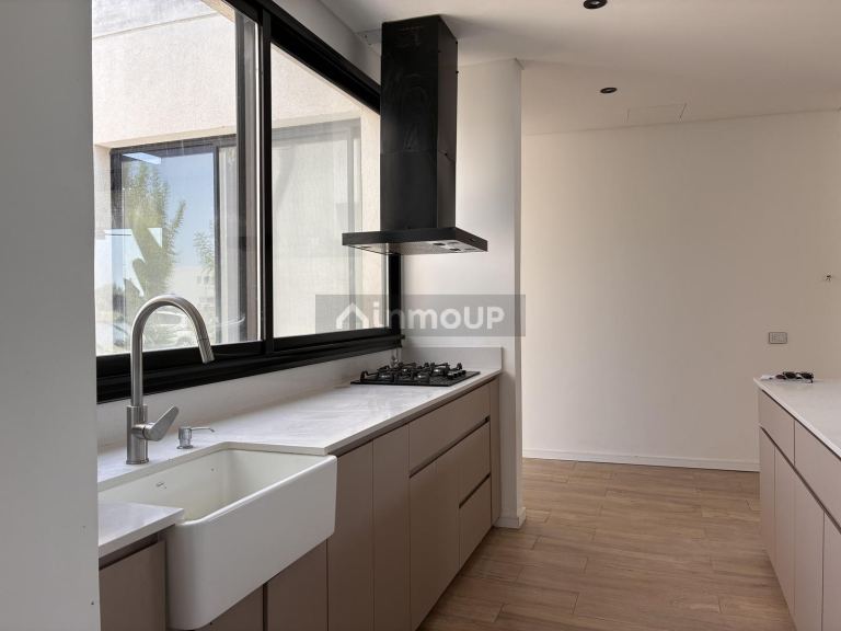 Casa en Alquiler en Pilar, G.B.A. Zona Norte