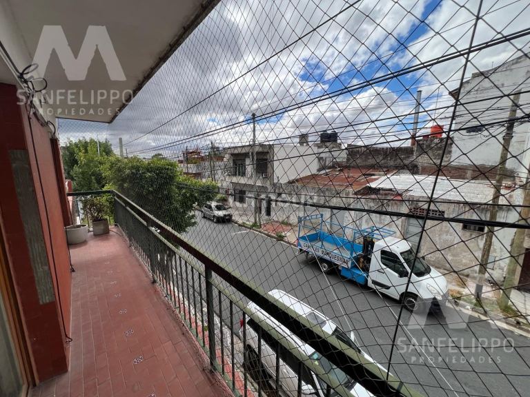 Avellaneda Estanislao Zeballos al 2800