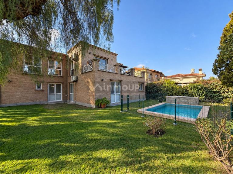 Guaymallen Club de Campo Mendoza, Country Club