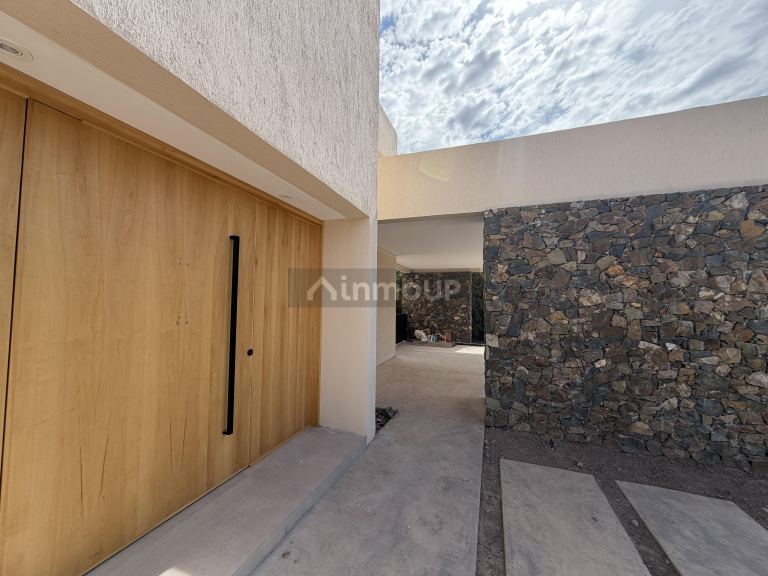 Lujan de Cuyo Vieytes 1495. Barrio Villa Atilia.