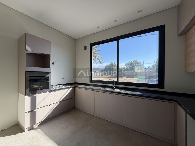 Casa en Alquiler en Godoy Cruz, Mendoza - USD 2.200 | Inmoup - 11