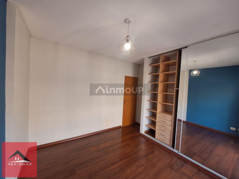 Villa Urquiza 3 ambientes con parrilla y cochera Pacheco 2400