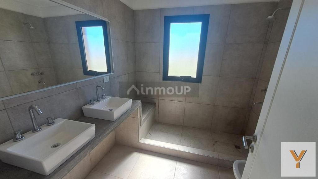Casa en Venta en Pinamar, Buenos Aires Costa Atlantica