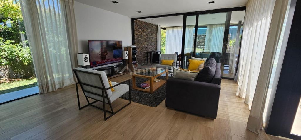 Casa en Alquiler en Neuquen, Neuquen