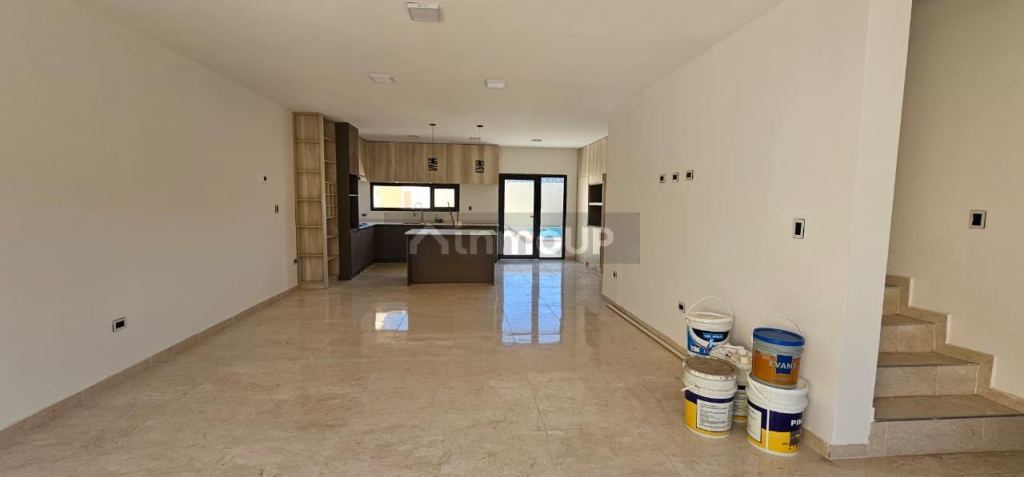 Casa en Venta en Neuquen, Neuquen - USD 345.000 | Inmoup - 8