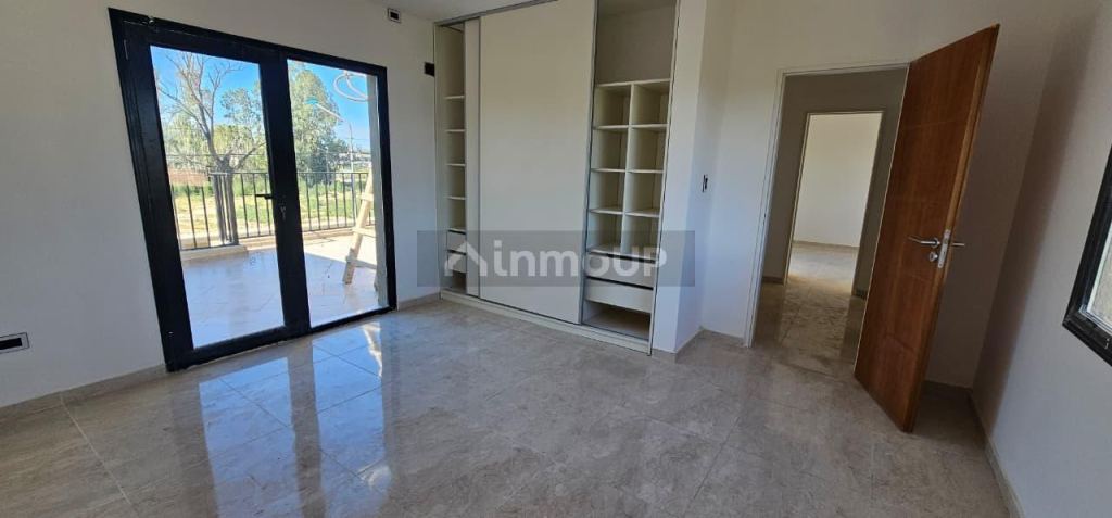 Casa en Venta en Neuquen, Neuquen - USD 345.000 | Inmoup - 24