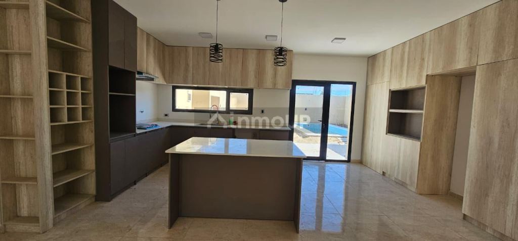 Casa en Venta en Neuquen, Neuquen - USD 345.000 | Inmoup - 9