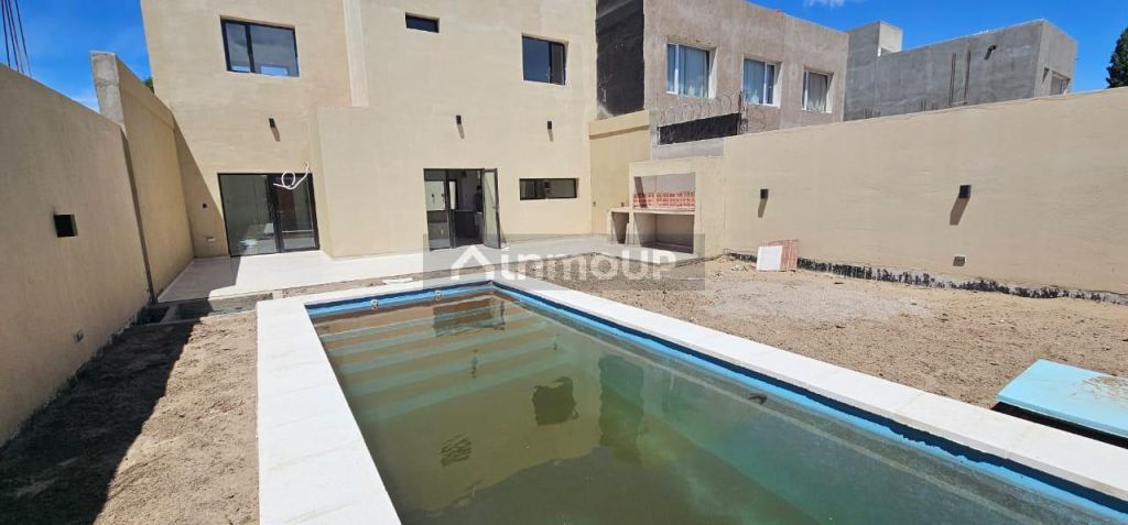 Casa en Venta en Neuquen, Neuquen - USD 345.000 | Inmoup - 35