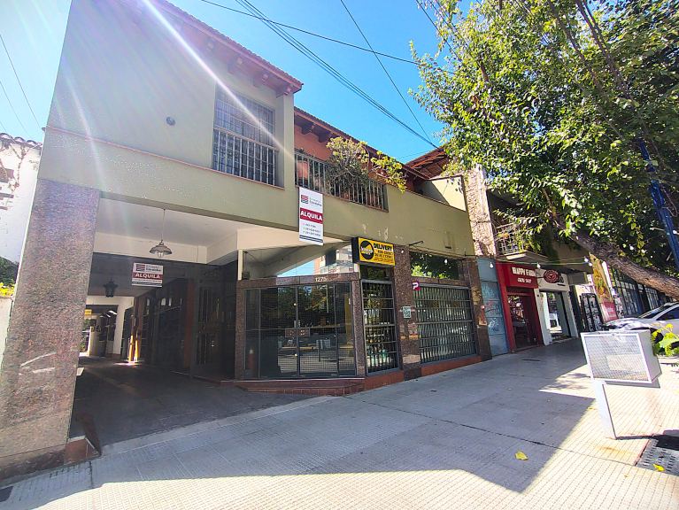 ¡¡¡…*Av. SAN MARTÍN 1275*..!!!: FRENTE McDonald´s, P.B., N° 06