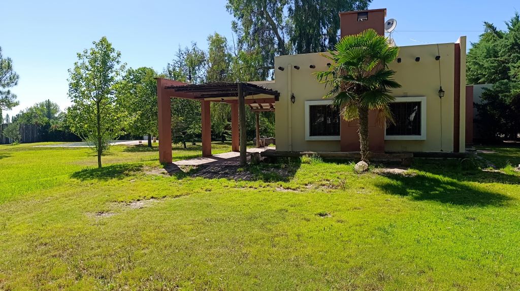 *ADYACENTE RUTA 40 / CALLE QUINTANA / BODEGAS*..!!!: s/calle Terrada 1.648