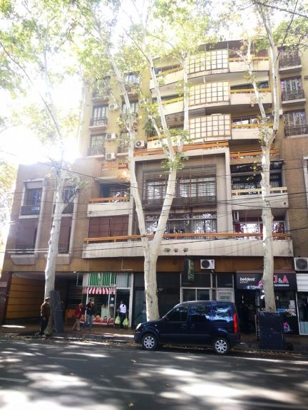 (!!..Adyacencias Plaza Independencia..!!) Chile 1.451, piso 6º...!!!