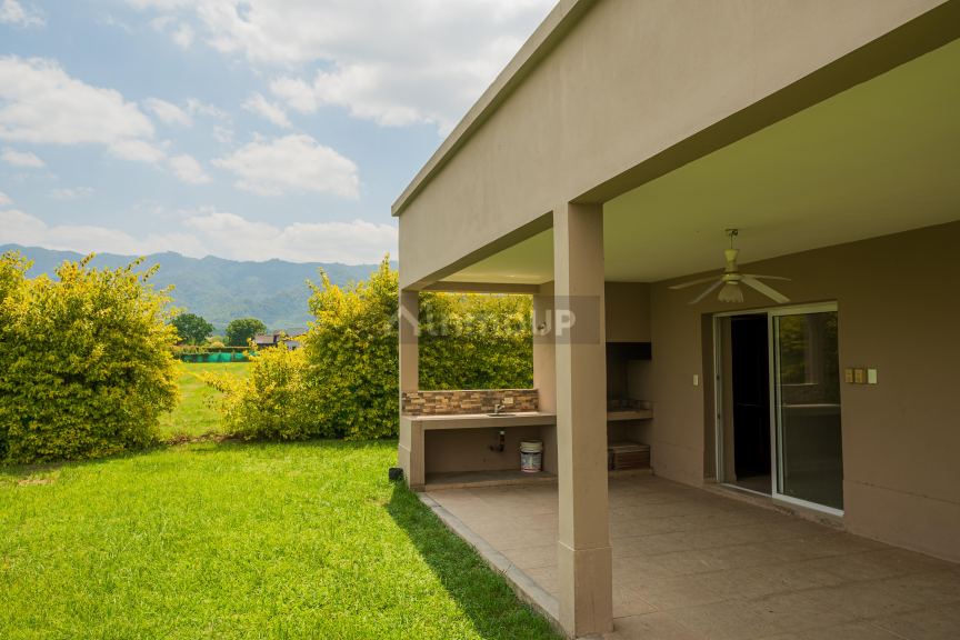 Casa en Venta en Yerba Buena, Tucuman