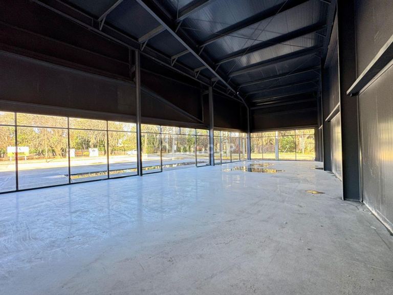 Local Comercial en Alquiler en Funes, Santa Fe