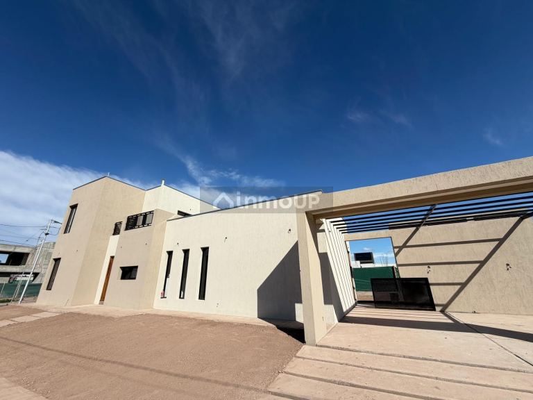 Casa en Venta en Lujan de Cuyo, Mendoza - USD 235.000 | Inmoup - 2