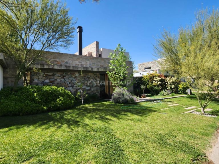 Casa en Venta en Guaymallen, Mendoza