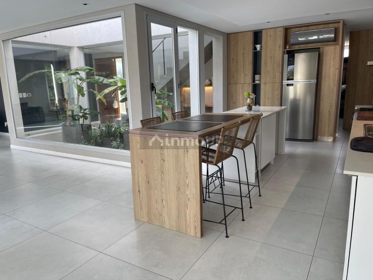 Casa en Venta en Berazategui, G.B.A. Zona Sur - USD 629.000 | Inmoup - 24