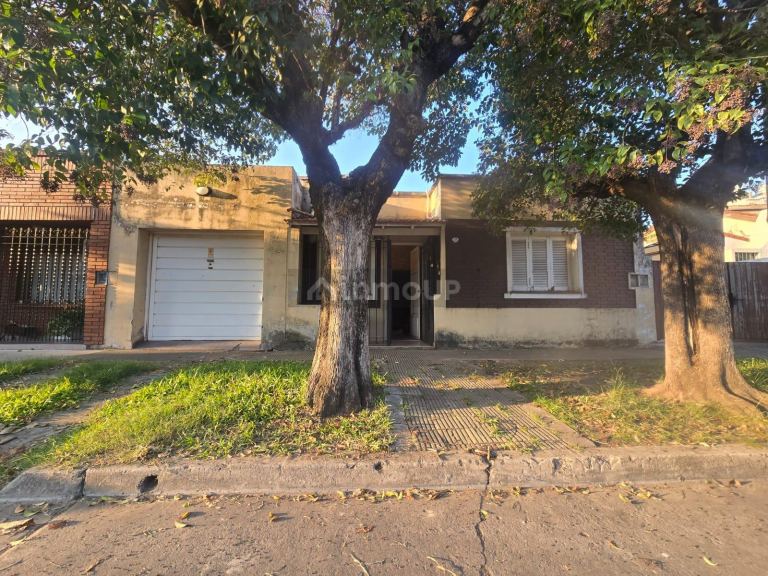 Casa en Venta en Moron, G.B.A. Zona Oeste